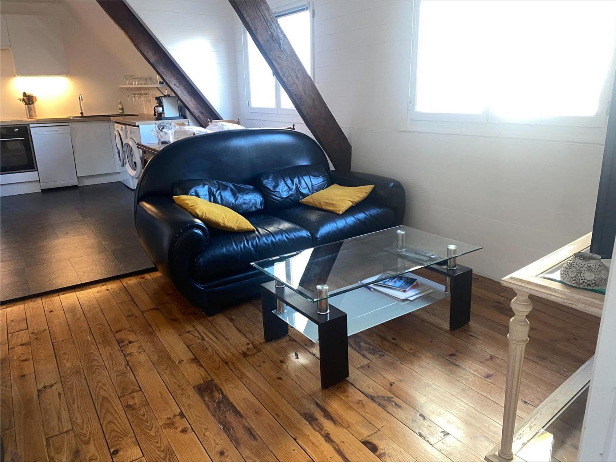 Renove Au Centre Du Palais, Proche Et Commodites - Fr-1-418-226 Le Palais